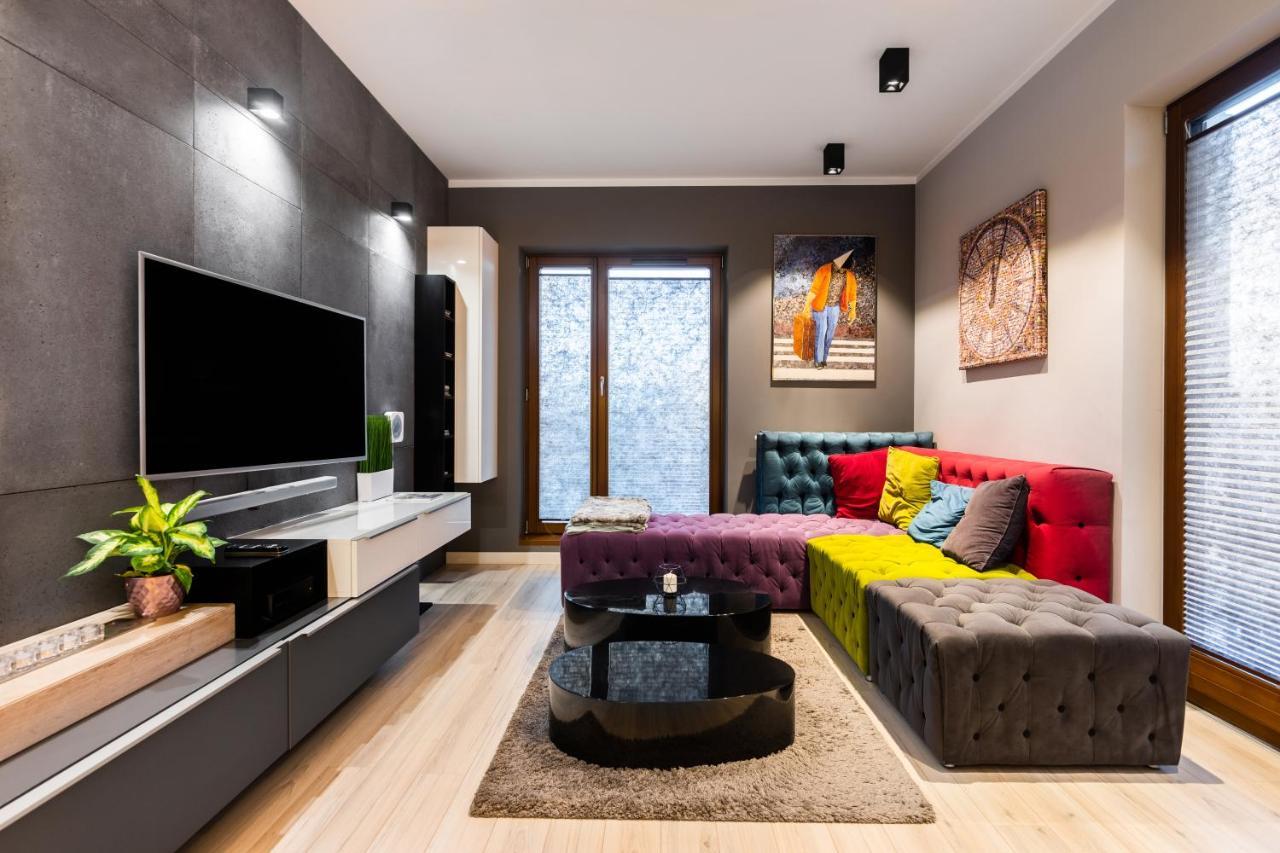 Elegant Business Accommodation With Parking - By Upstairs คราคูฟ ภายนอก รูปภาพ