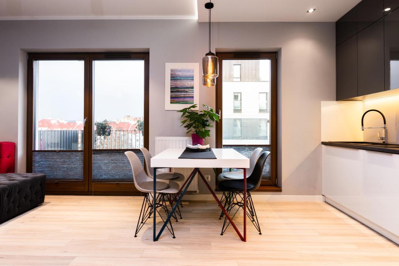 Elegant Business Accommodation With Parking - By Upstairs คราคูฟ ภายนอก รูปภาพ