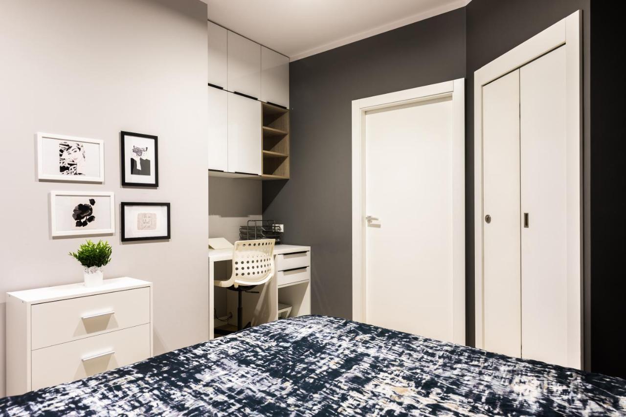 Elegant Business Accommodation With Parking - By Upstairs คราคูฟ ภายนอก รูปภาพ